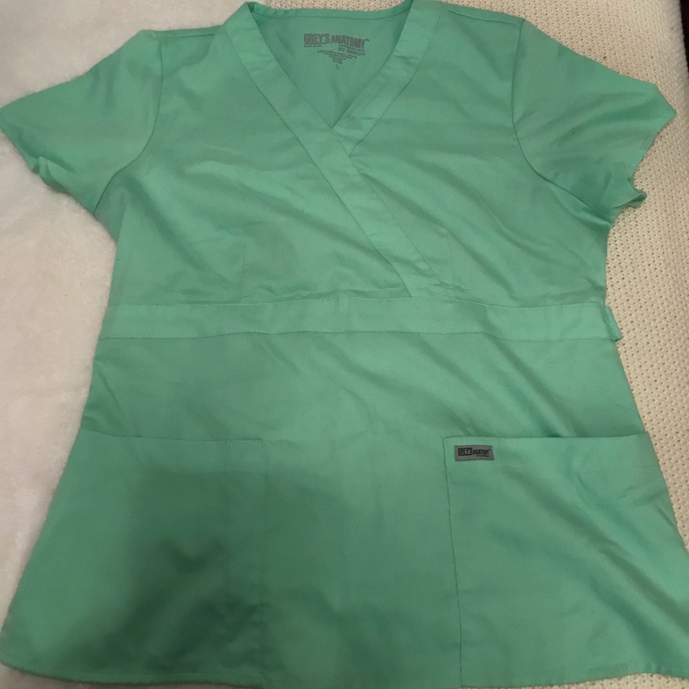 Greys anatomy honey dew scrub top size large
